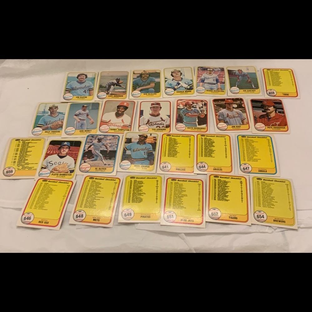 Bundle of Baseball Cards Lot 219